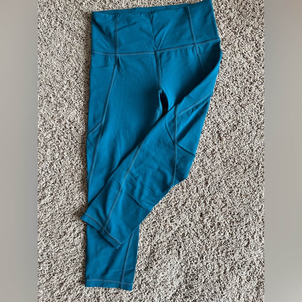 Athleta Crop Salutation Stash Pocket-Small